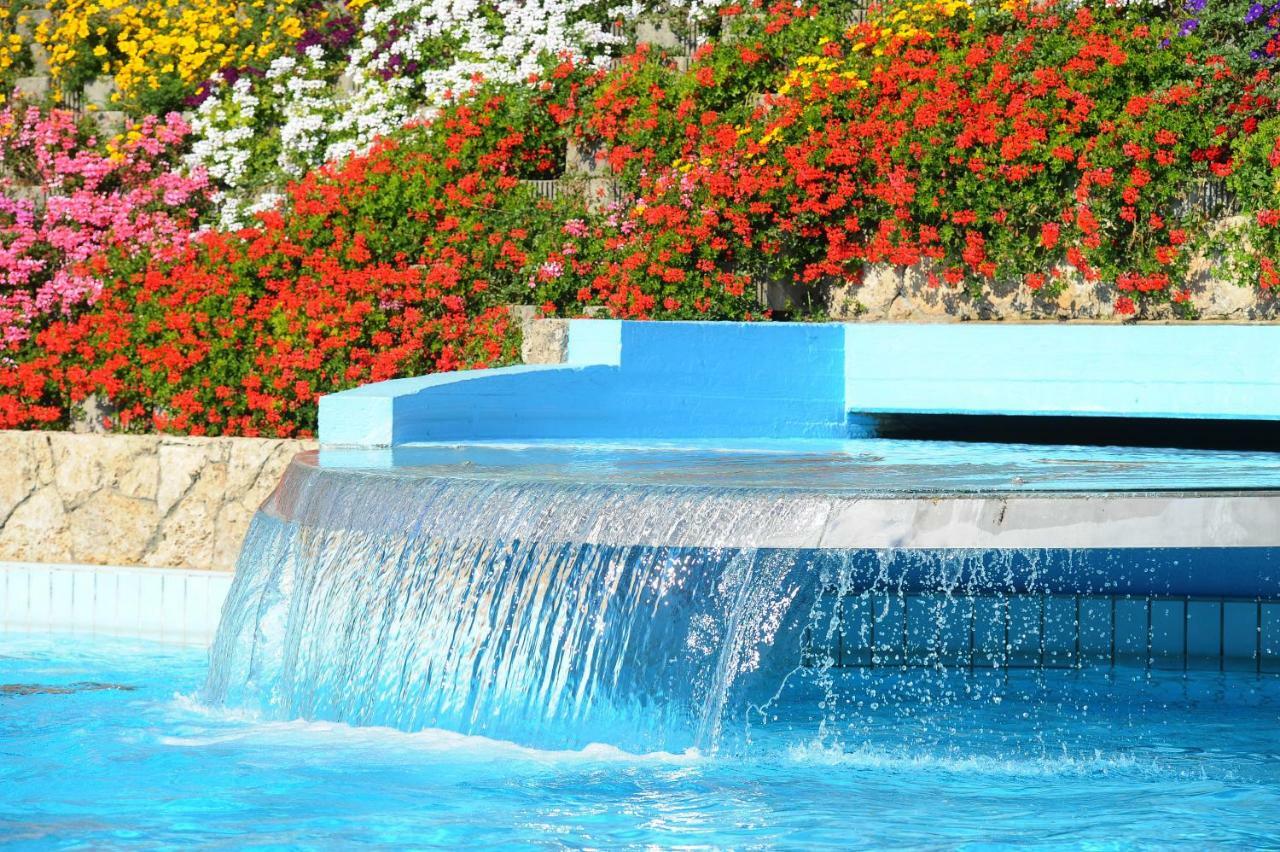 Parco Delle Piscine Hotel Sarteano Kültér fotó